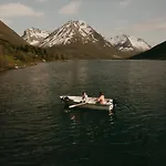 Eira Fjord With Firepit, Snowmobile And Free Snowshoes Daire
