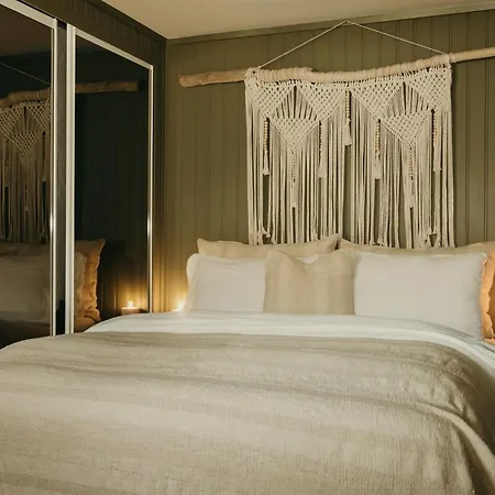 Daire Eira Fjord With Firepit, Snowmobile And Free Snowshoes *