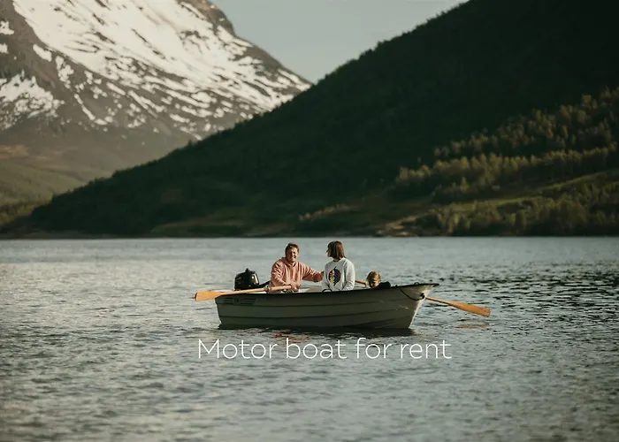 Апартаменты Eira Fjord With Firepit, Snowmobile And Free Snowshoes